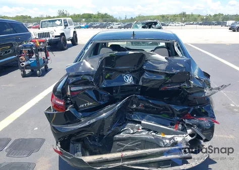 2019 Volkswagen Jetta 1.4T R-Line/1.4T S/1.4T Se z USA, uszkodzony, nr VIN 3VWC57BU5KM083543